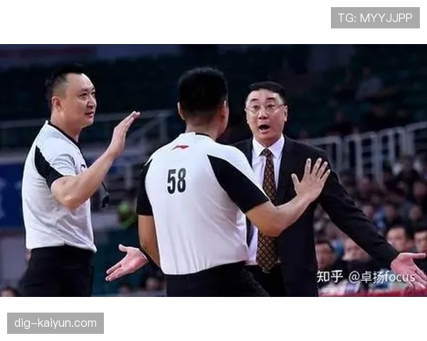 判罚争议：VAR介入时裁判如何权衡现场证据与规则
