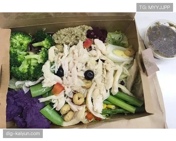李梓嘉训练间隙突然点外卖，谁还以为他都是吃健康餐呢？